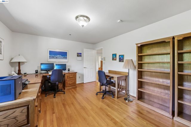 26 Oak Rd, Orinda, CA 94563