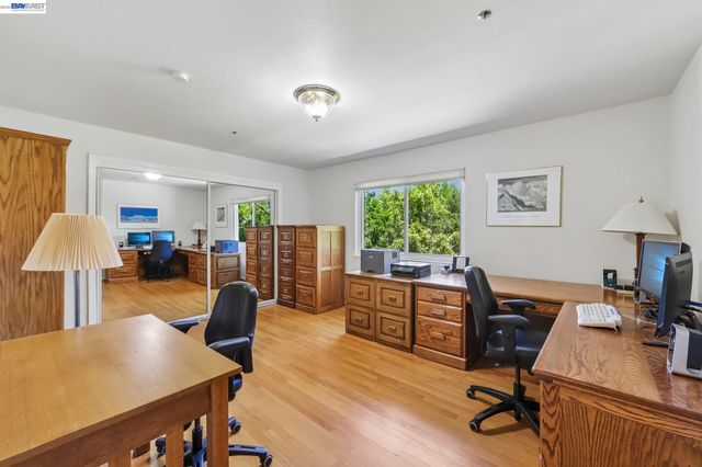 26 Oak Rd, Orinda, CA 94563