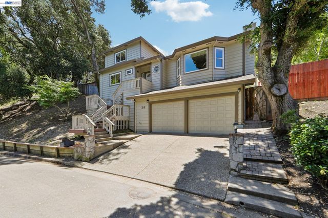 26 Oak Rd, Orinda, CA 94563