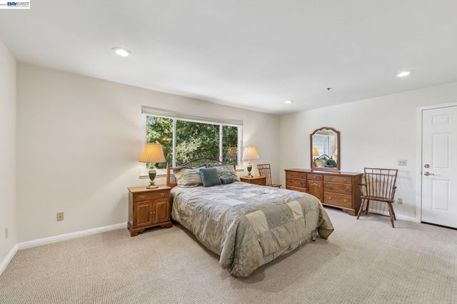 26 Oak Rd, Orinda, CA 94563