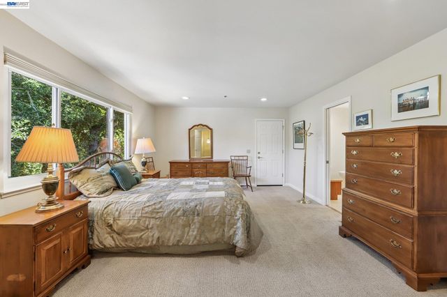 26 Oak Rd, Orinda, CA 94563