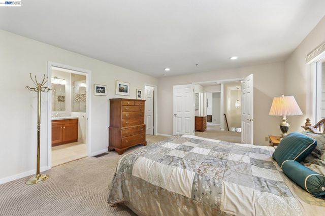 26 Oak Rd, Orinda, CA 94563