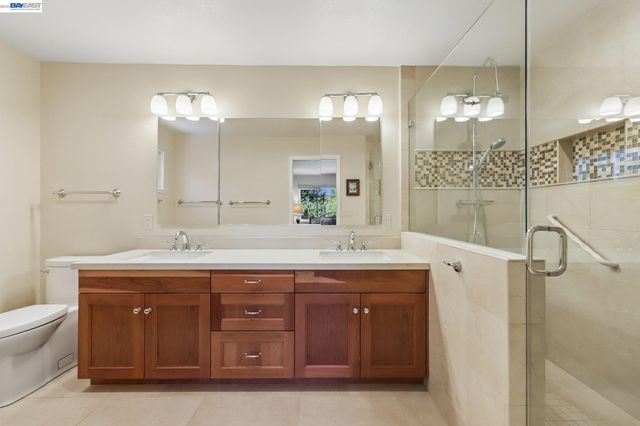 26 Oak Rd, Orinda, CA 94563