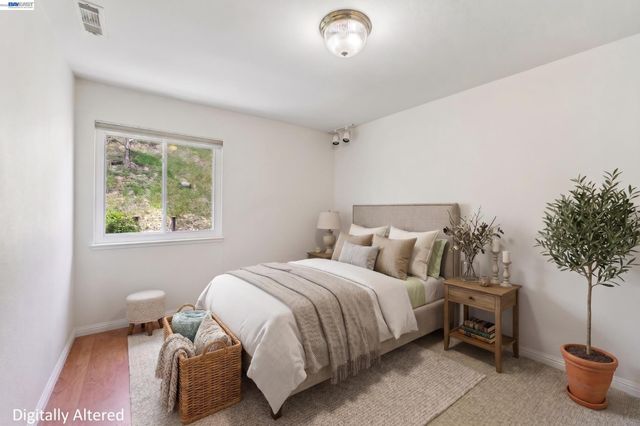 26 Oak Rd, Orinda, CA 94563