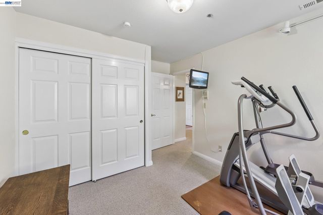 26 Oak Rd, Orinda, CA 94563