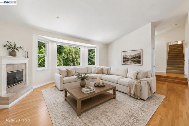 26 Oak Rd, Orinda, CA 94563