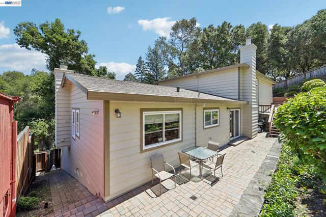 26 Oak Rd, Orinda, CA 94563