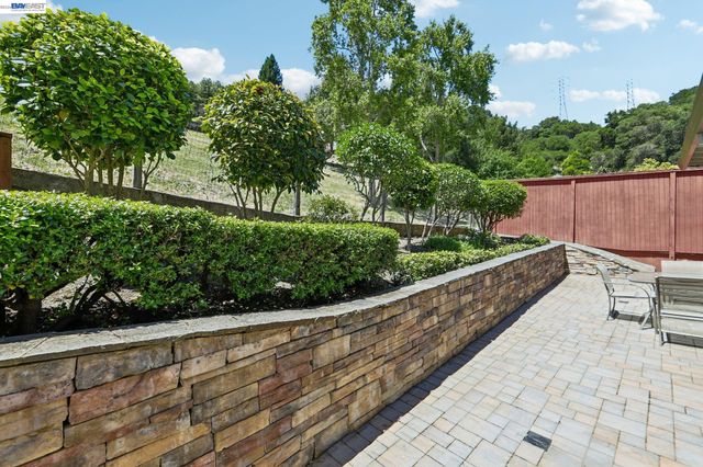 26 Oak Rd, Orinda, CA 94563