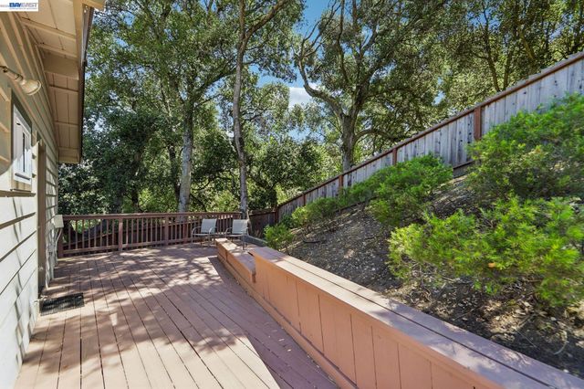 26 Oak Rd, Orinda, CA 94563