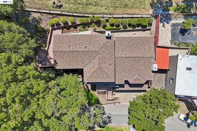 26 Oak Rd, Orinda, CA 94563