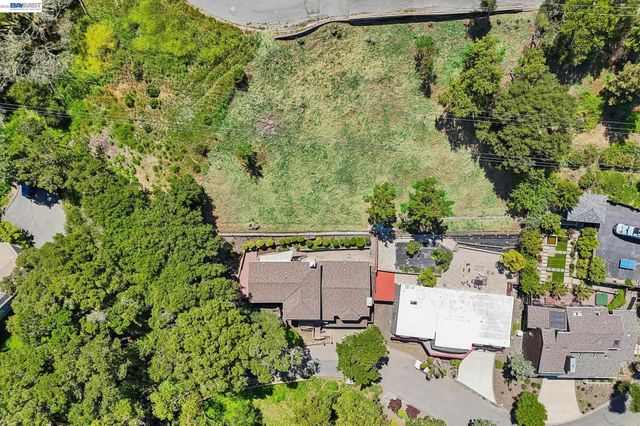 26 Oak Rd, Orinda, CA 94563