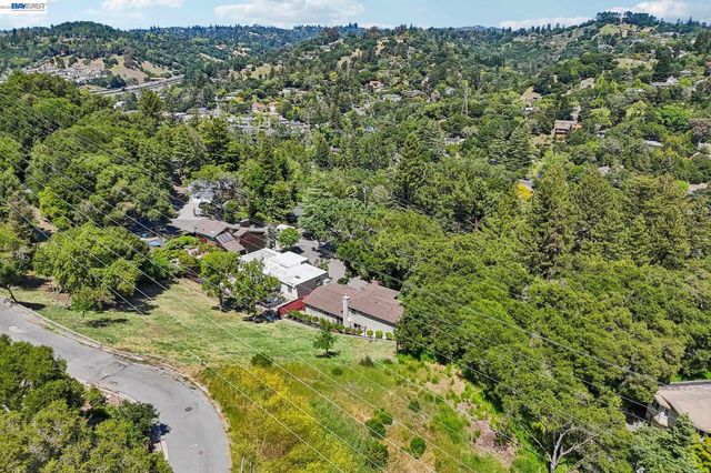 26 Oak Rd, Orinda, CA 94563
