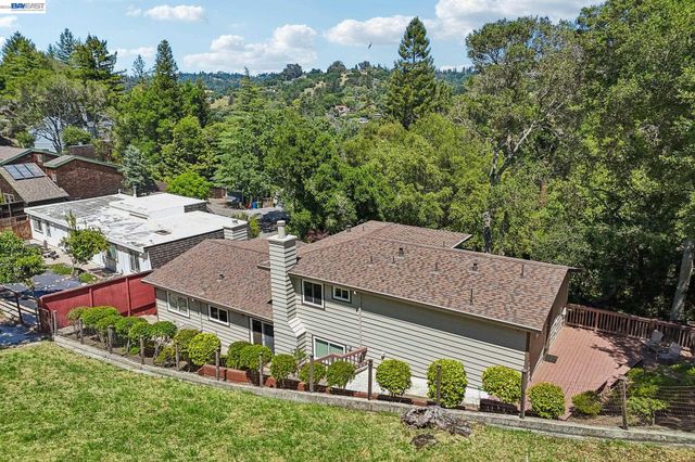 26 Oak Rd, Orinda, CA 94563