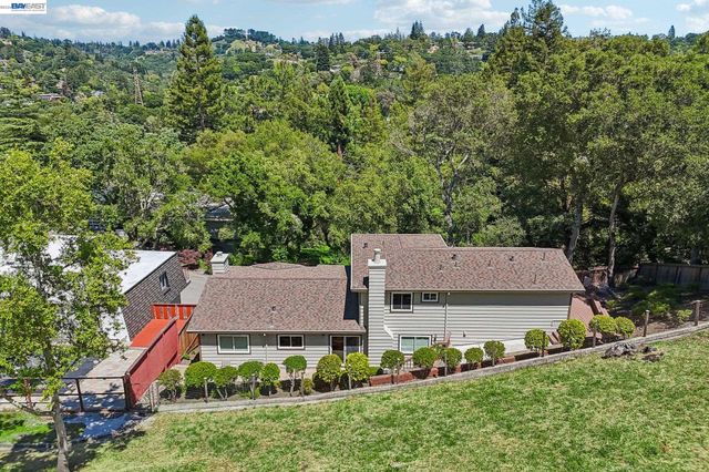 26 Oak Rd, Orinda, CA 94563