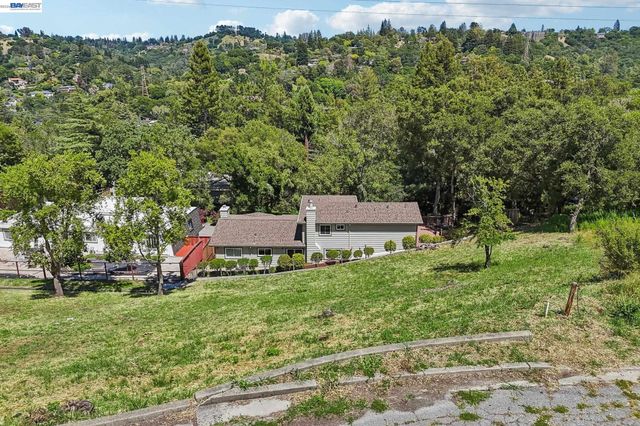 26 Oak Rd, Orinda, CA 94563