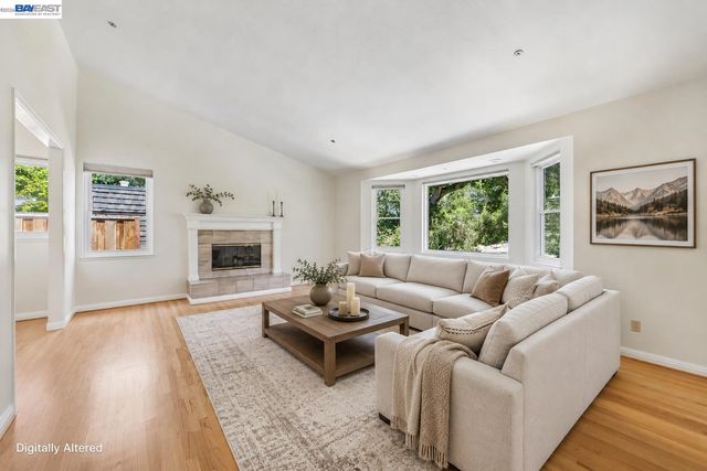26 Oak Rd, Orinda, CA 94563