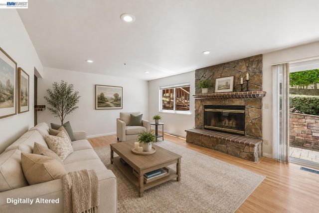 26 Oak Rd, Orinda, CA 94563