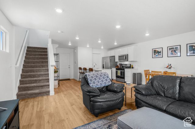 943 E DRIFTER LN, Saratoga Springs, UT 84045