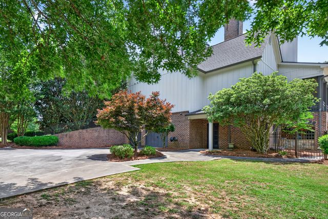 220 Woodbridge Place, Brooks, GA 30205