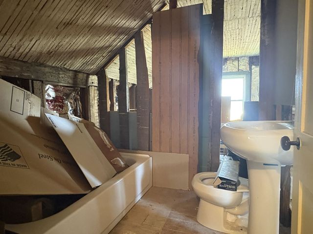 91 Allen Road, Grand Isle, VT 05458