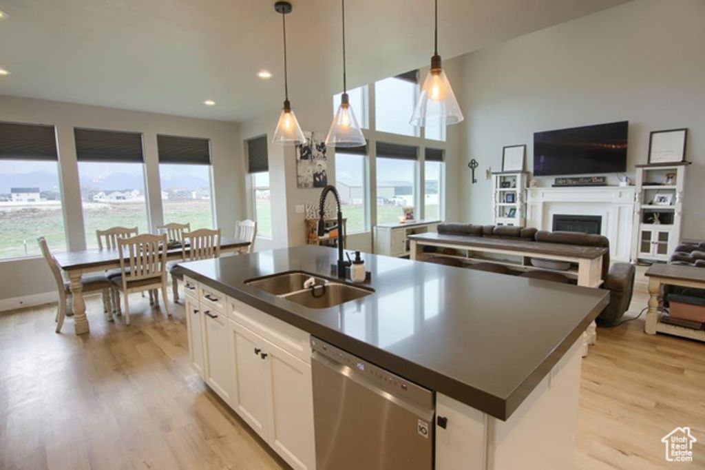 Image 5 of property listing at 2112 S 4300 W, Taylor, UT 84401