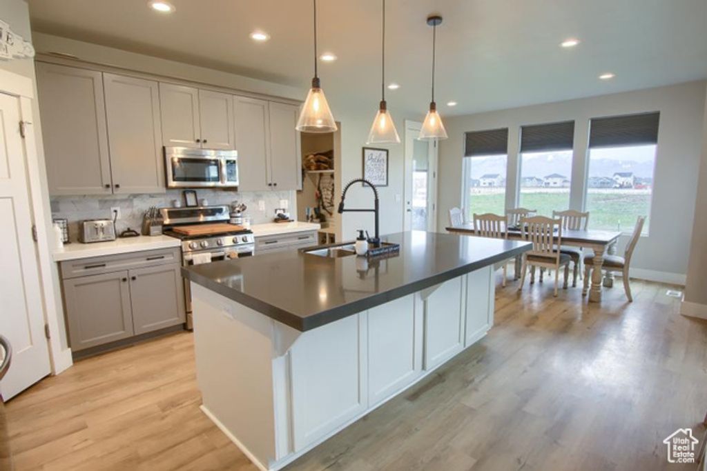 Image 6 of property listing at 2112 S 4300 W, Taylor, UT 84401