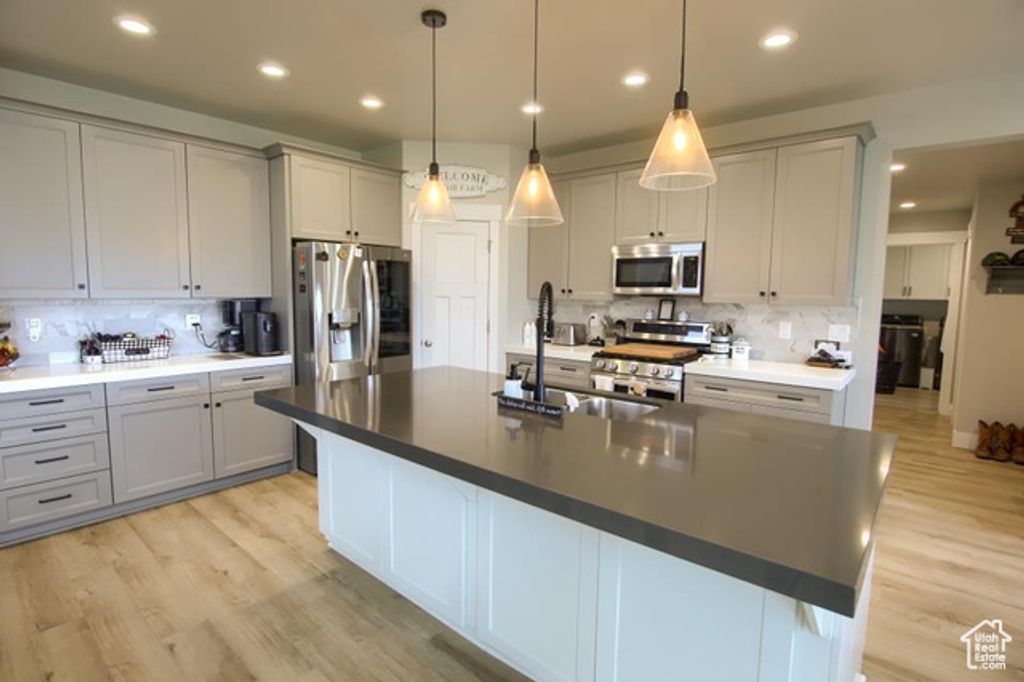 Image 7 of property listing at 2112 S 4300 W, Taylor, UT 84401