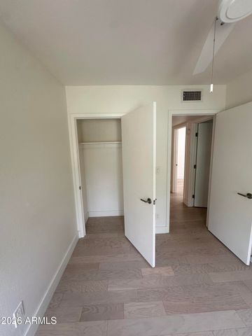 827 E COCHISE Drive B, Phoenix, AZ 85020