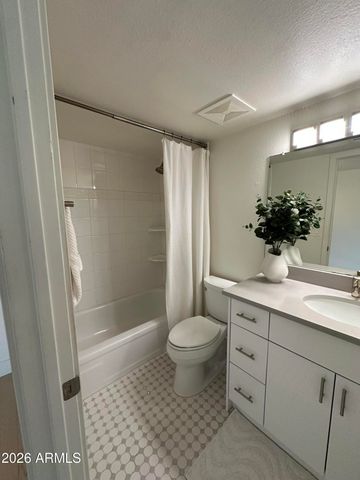 827 E COCHISE Drive B, Phoenix, AZ 85020