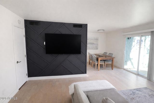 827 E COCHISE Drive B, Phoenix, AZ 85020