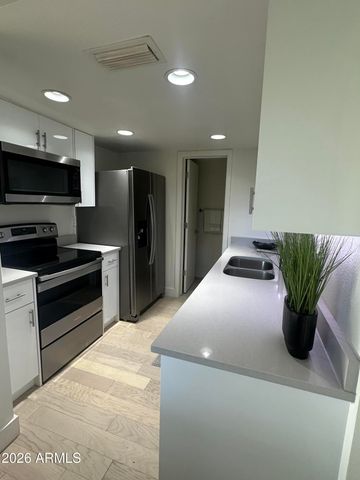 827 E COCHISE Drive B, Phoenix, AZ 85020