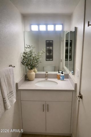 827 E COCHISE Drive B, Phoenix, AZ 85020