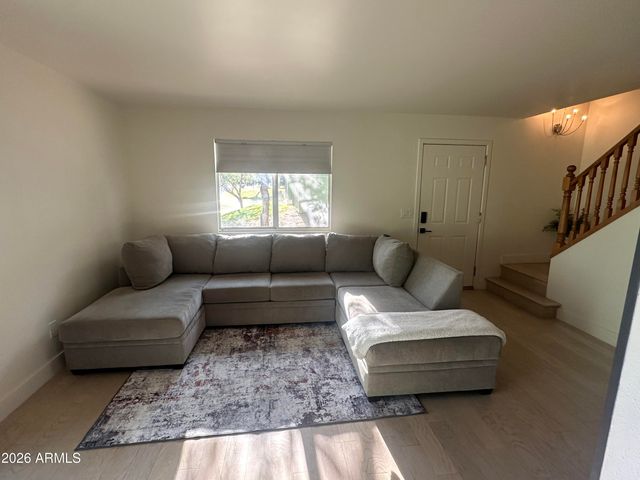 827 E COCHISE Drive B, Phoenix, AZ 85020