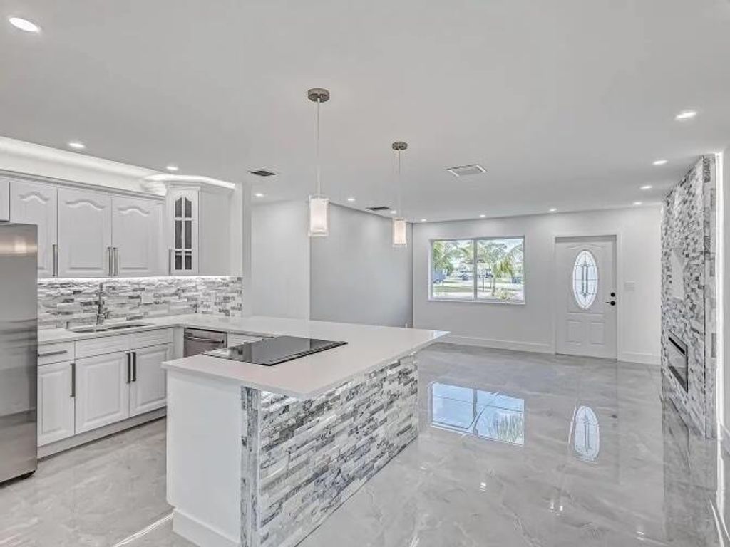 855 Date Palm Drive, Lake Park, FL 33403