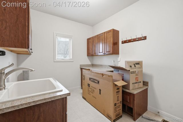 25228 Sutton Court, Novi, MI 48374