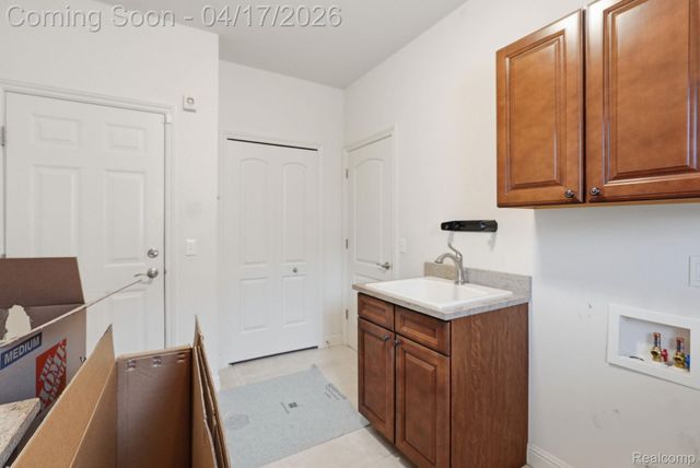 25228 Sutton Court, Novi, MI 48374