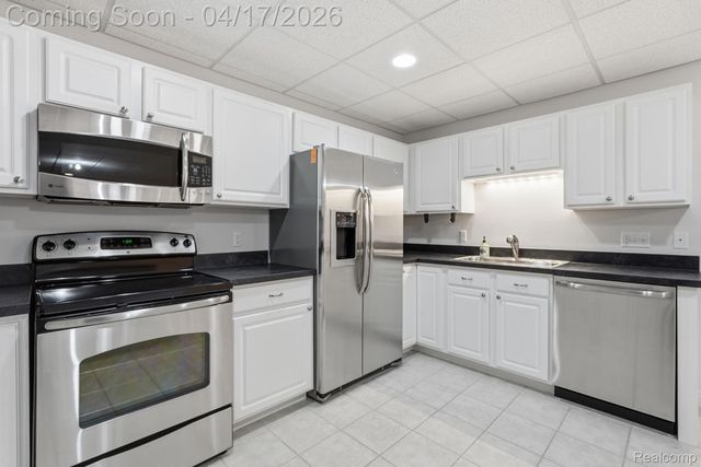 25228 Sutton Court, Novi, MI 48374