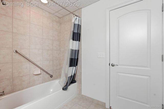 25228 Sutton Court, Novi, MI 48374