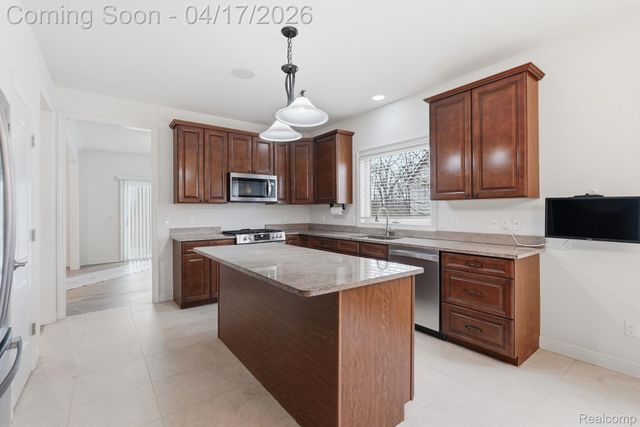 25228 Sutton Court, Novi, MI 48374