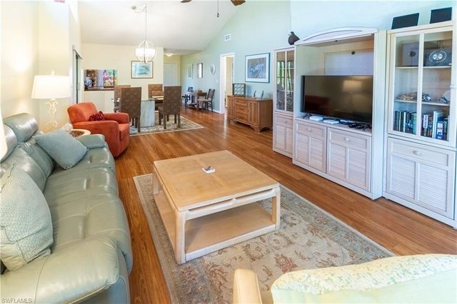 522 Beachwalk CIR, Naples, FL 34108