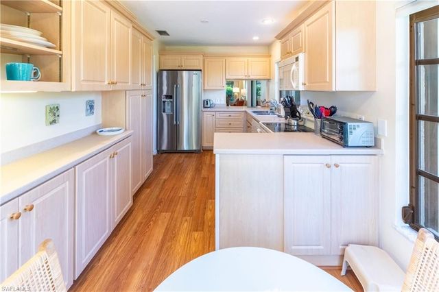 522 Beachwalk CIR, Naples, FL 34108