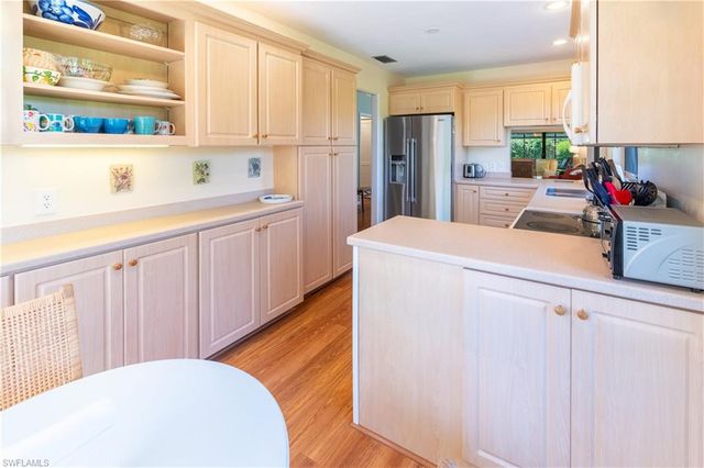 522 Beachwalk CIR, Naples, FL 34108