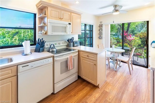522 Beachwalk CIR, Naples, FL 34108
