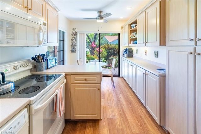 522 Beachwalk CIR, Naples, FL 34108