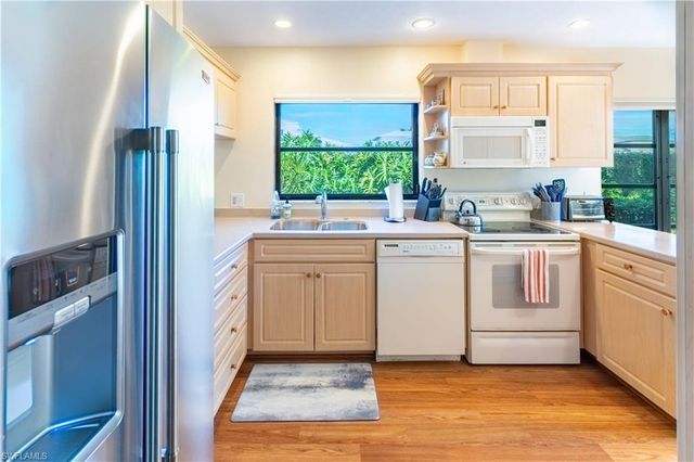 522 Beachwalk CIR, Naples, FL 34108