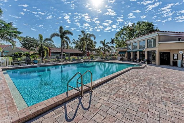 522 Beachwalk CIR, Naples, FL 34108