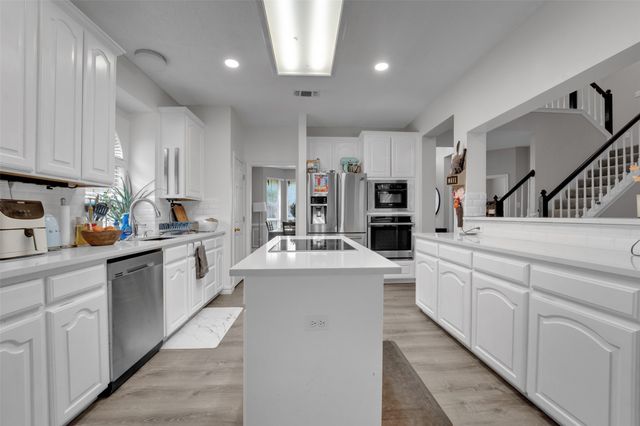 204 Springpark Drive, Arlington, TX 76014