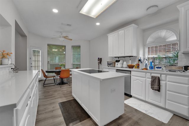 204 Springpark Drive, Arlington, TX 76014