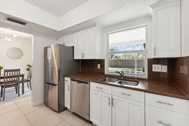 428 SE 2nd Street, Deerfield Beach, FL 33441