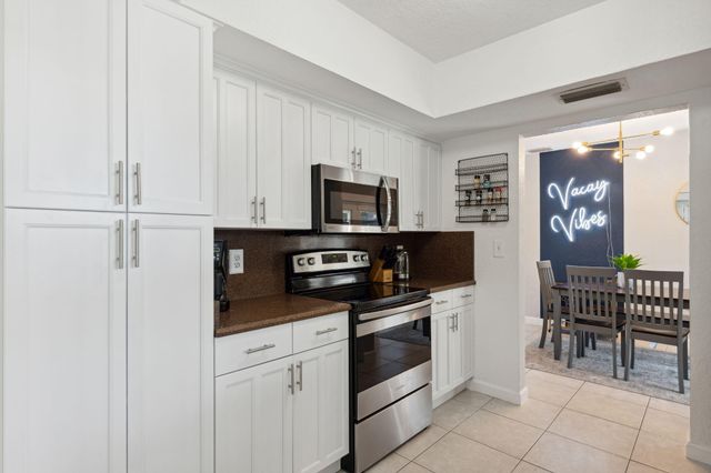 428 SE 2nd Street, Deerfield Beach, FL 33441